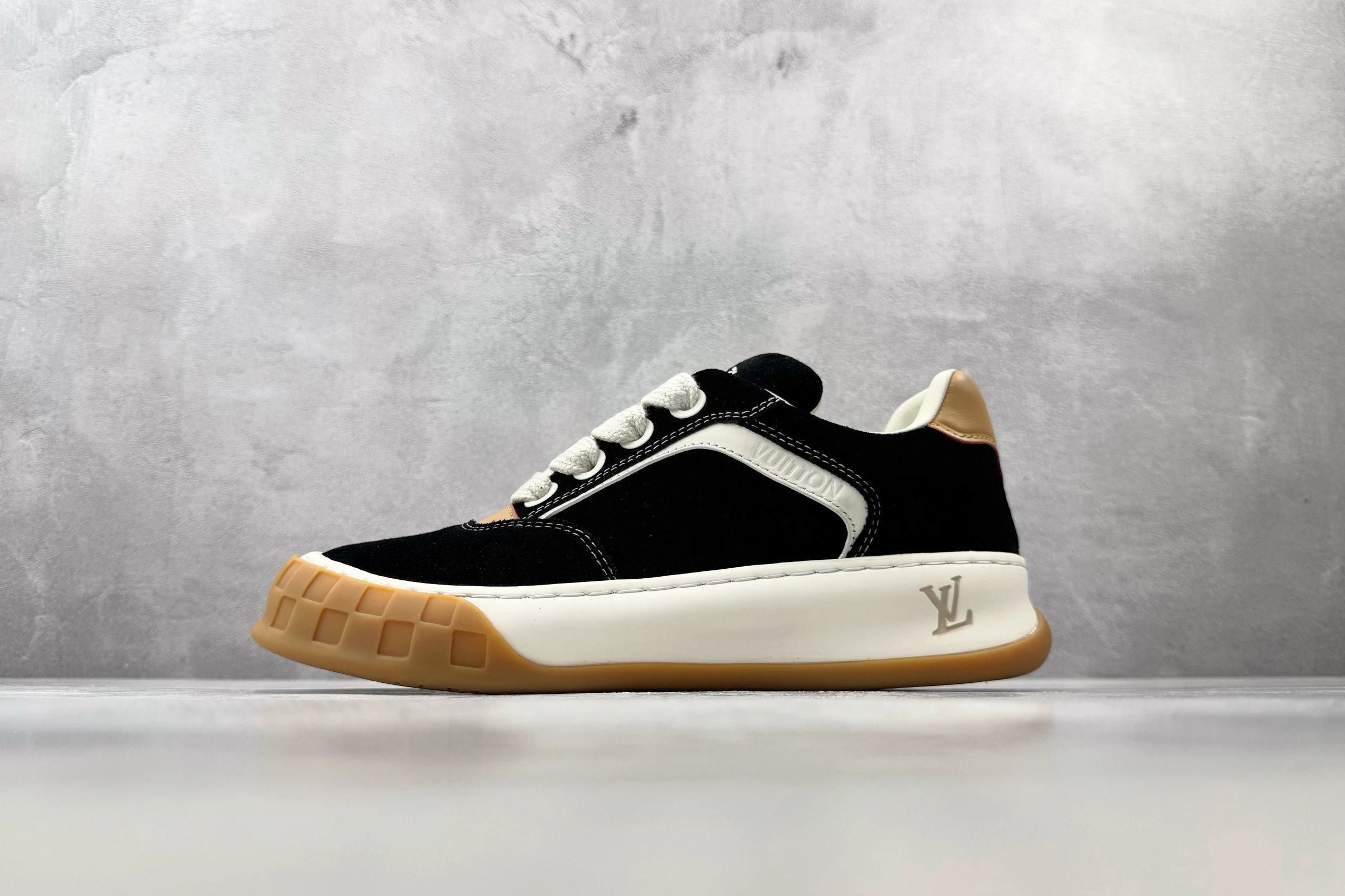 Tilted Retro Casual Sneaker photo 4