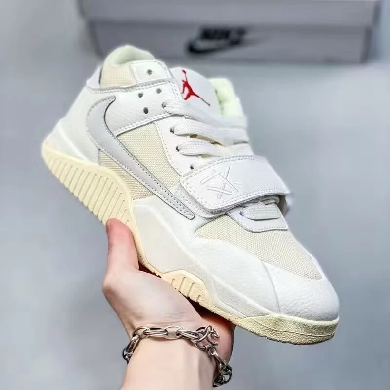 Air Jordan Low Retro Sneaker photo 6