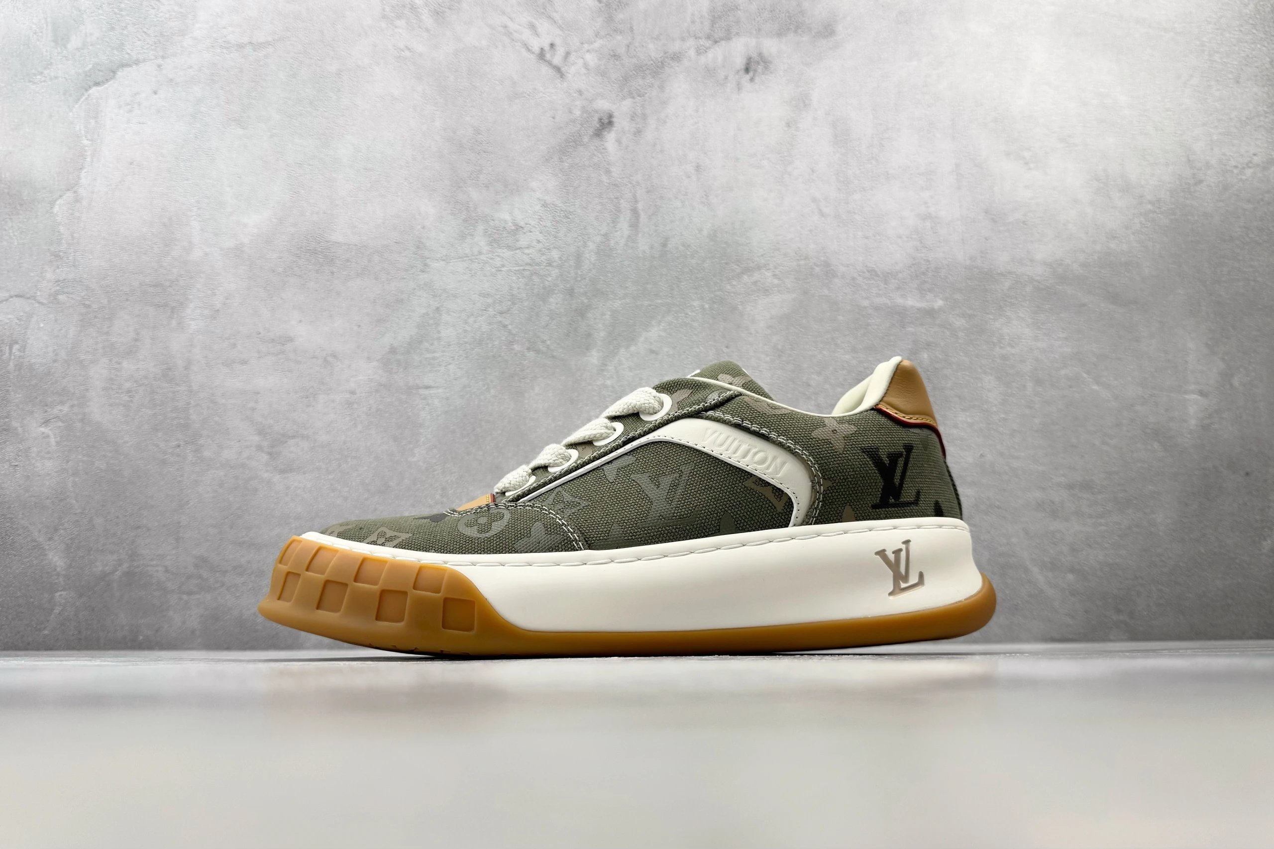 Tilted Retro Casual Sneaker photo 8