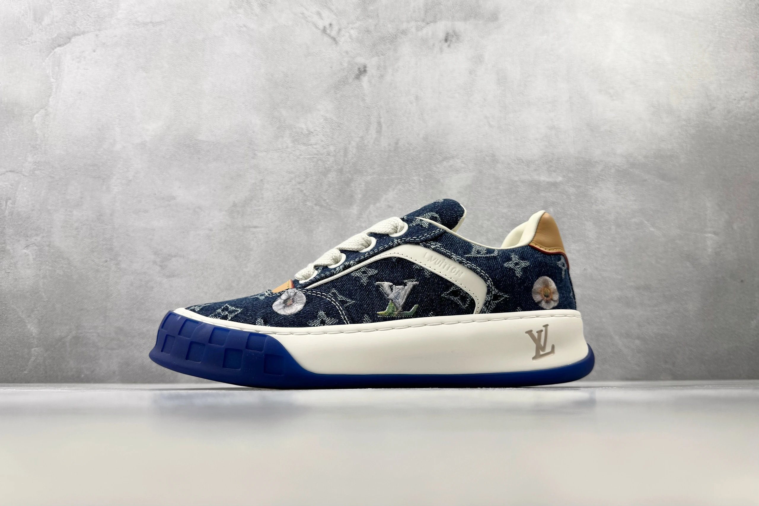 Tilted Retro Casual Sneaker photo 7