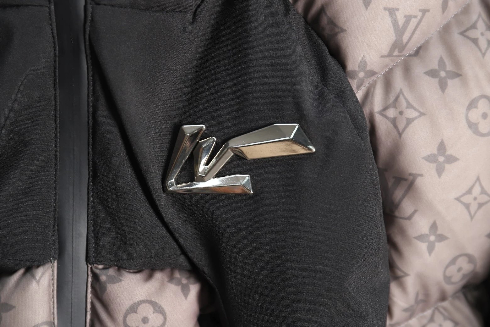 Water-Resistant Windproof Down Jacket photo 5