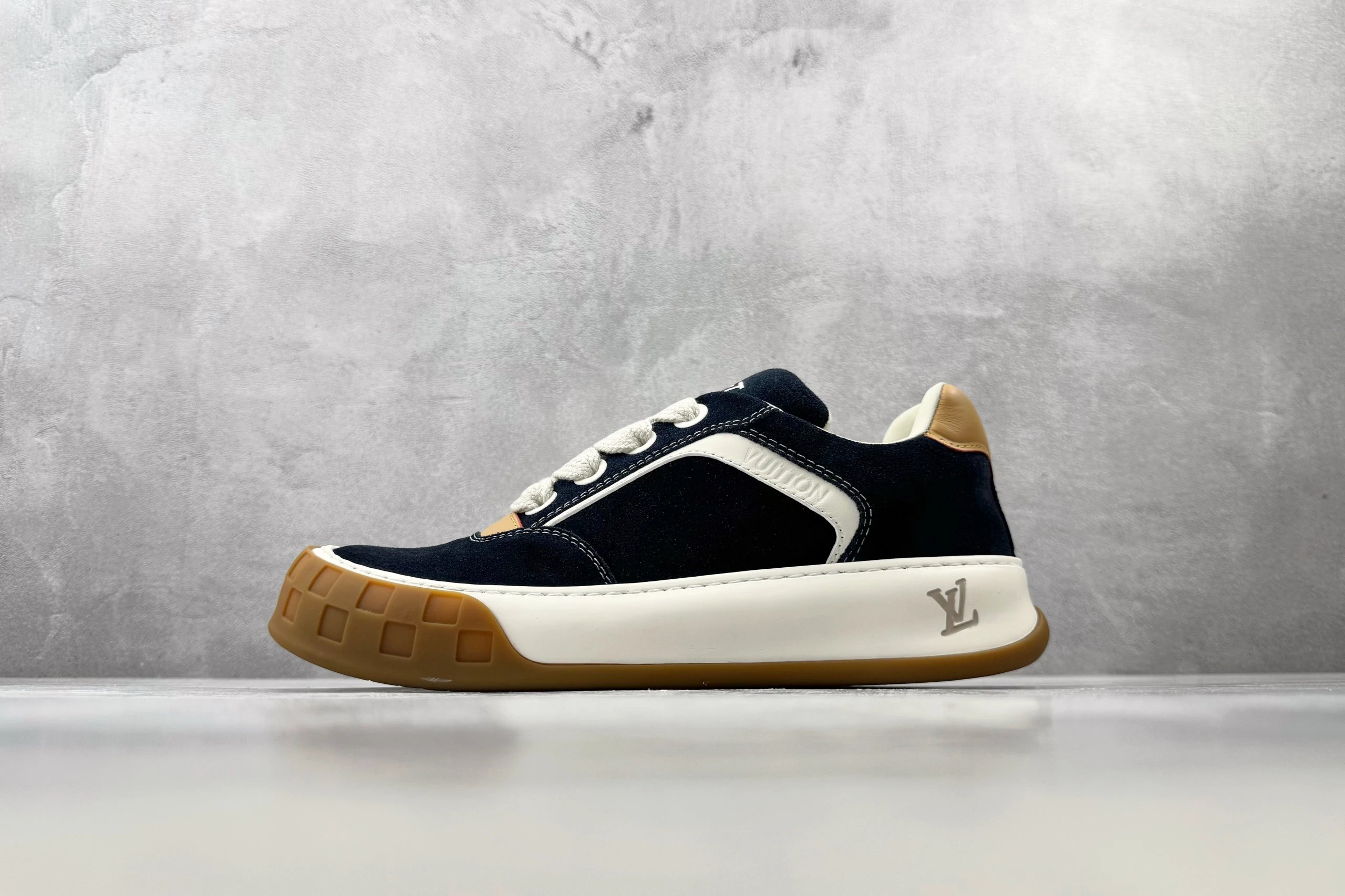 Tilted Retro Casual Sneaker