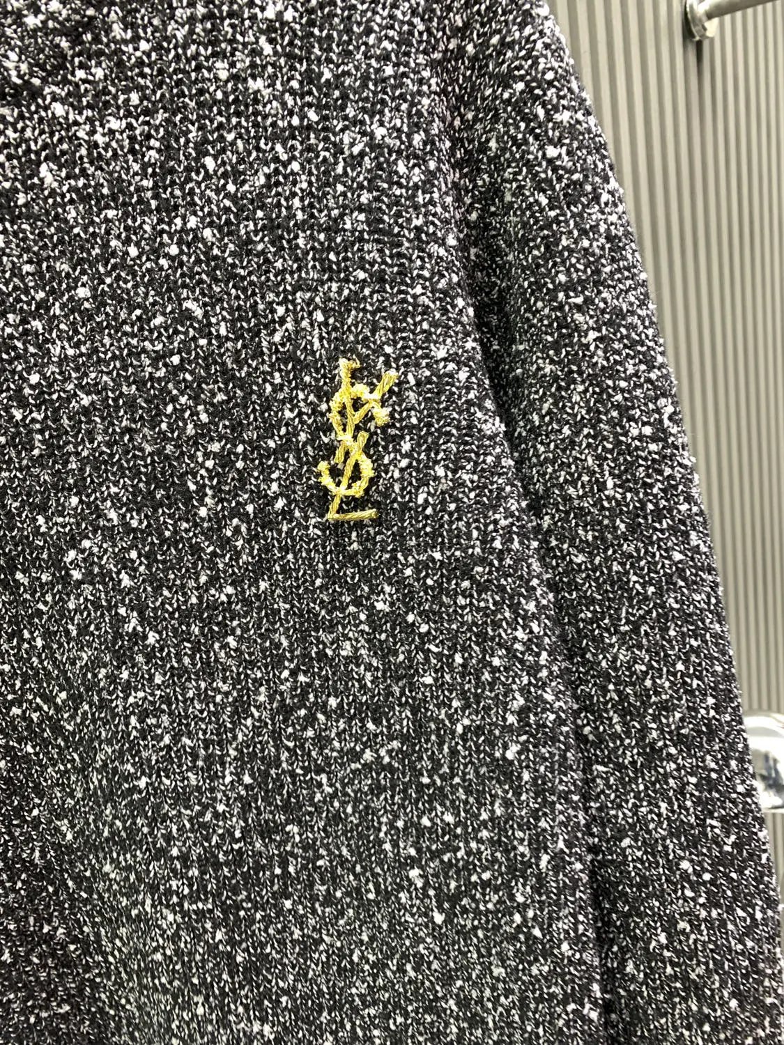Brass Brooch Crewneck Knit Sweater photo 4