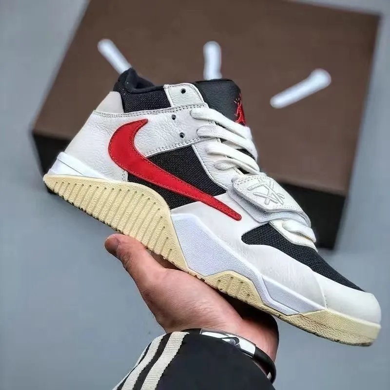 Air Jordan Low Retro Sneaker photo 3