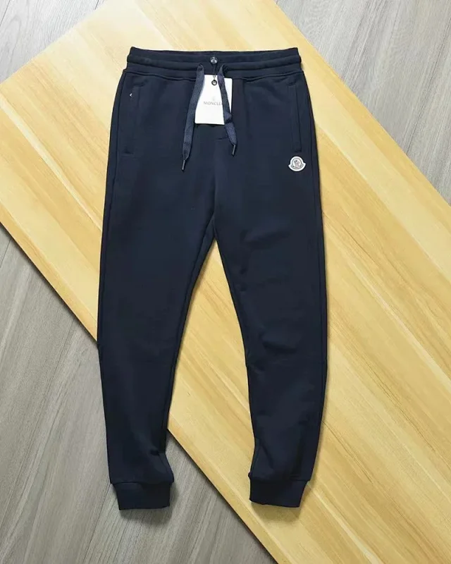 Moncler Hoodies & Sweatshirts Logo Print Zip and Crewneck product detail image 7