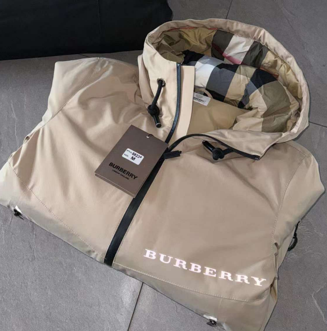BURBERRY Dᴏᴡɴ