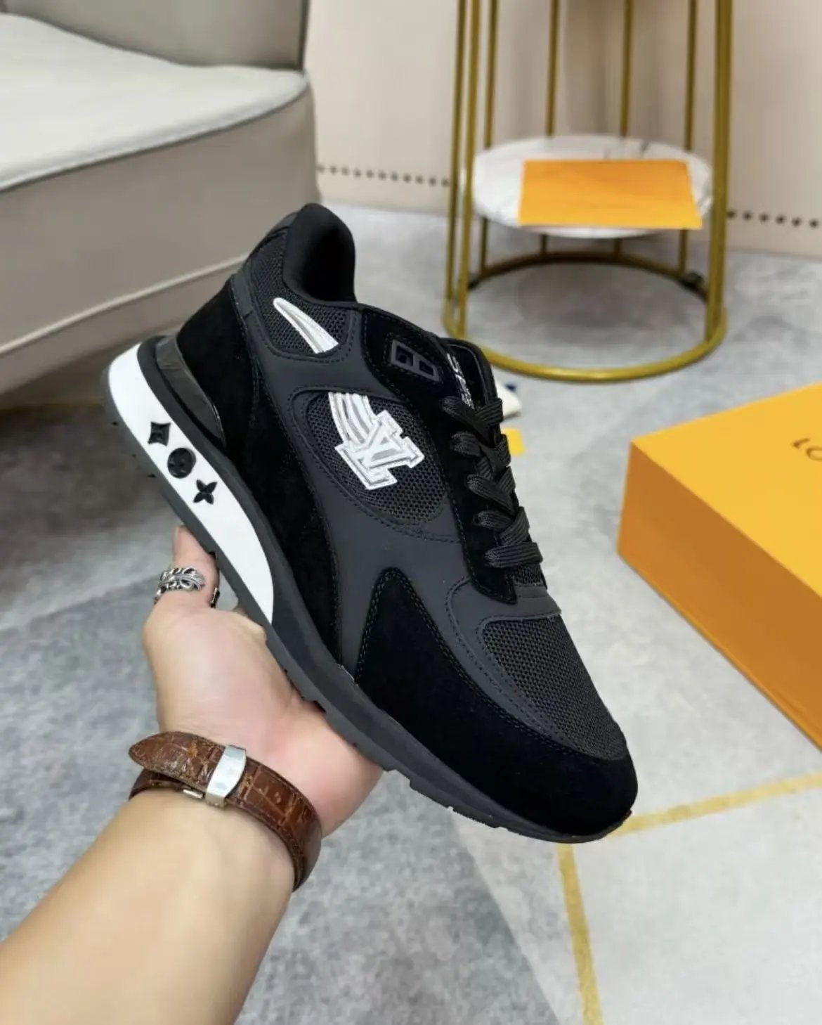 Louis Vuitton Sneakers Logo — 26