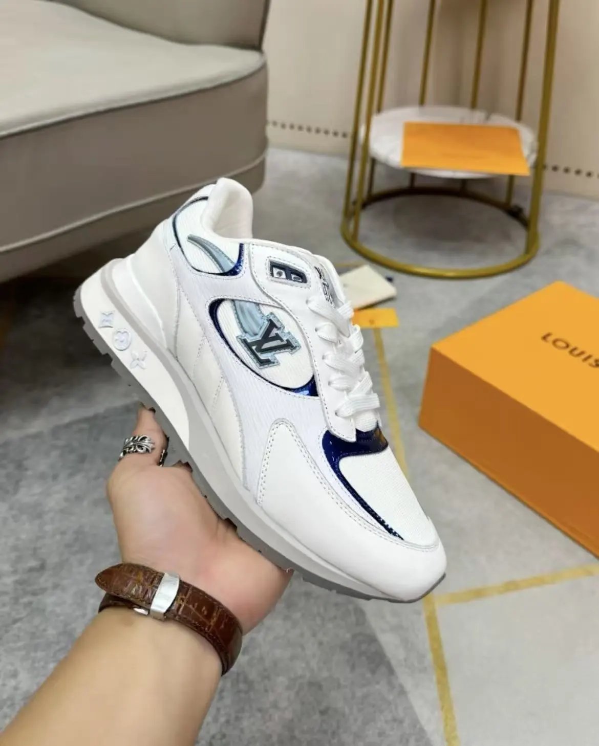 Louis Vuitton Sneakers Logo — 24