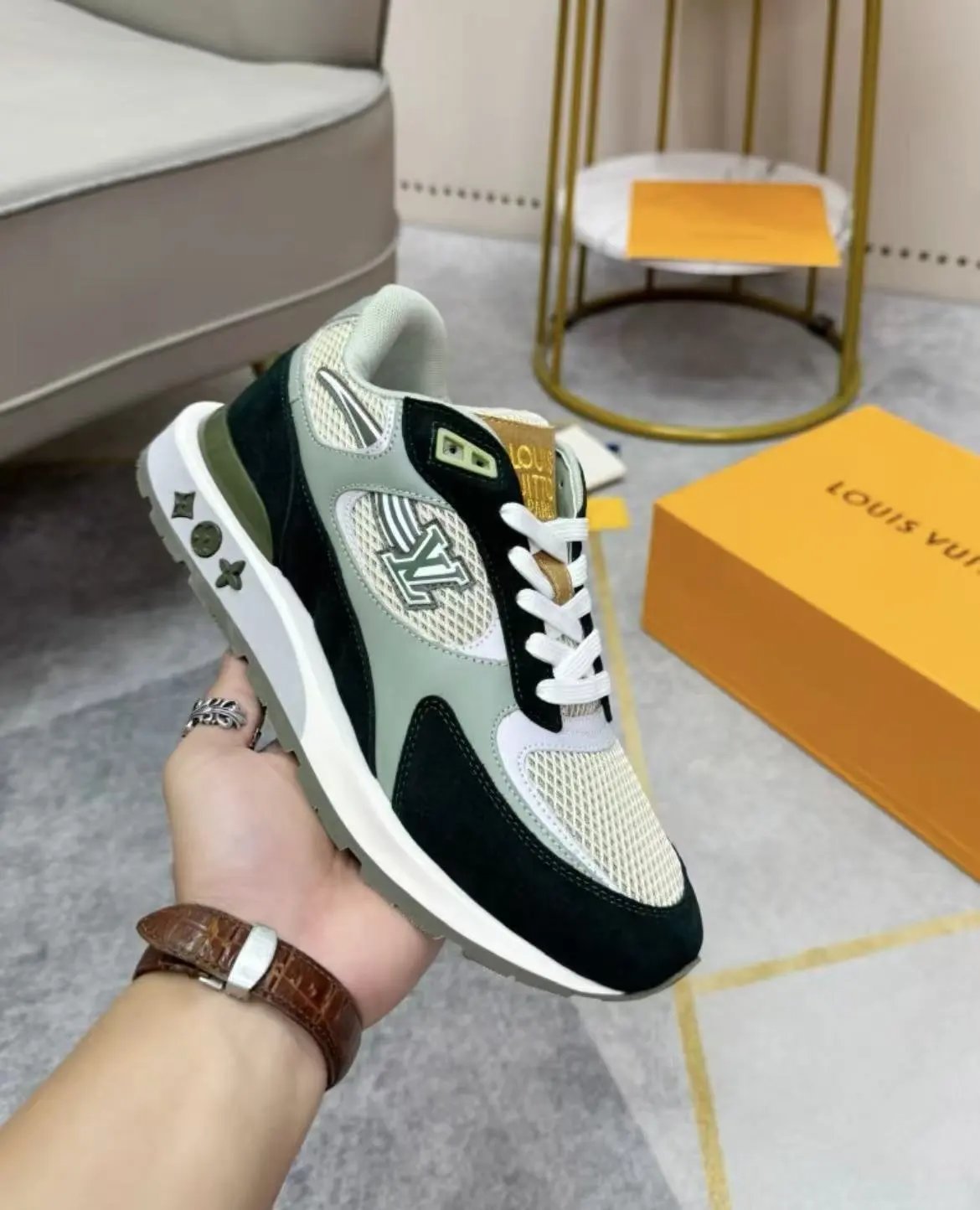 Louis Vuitton Sneakers Logo — 21