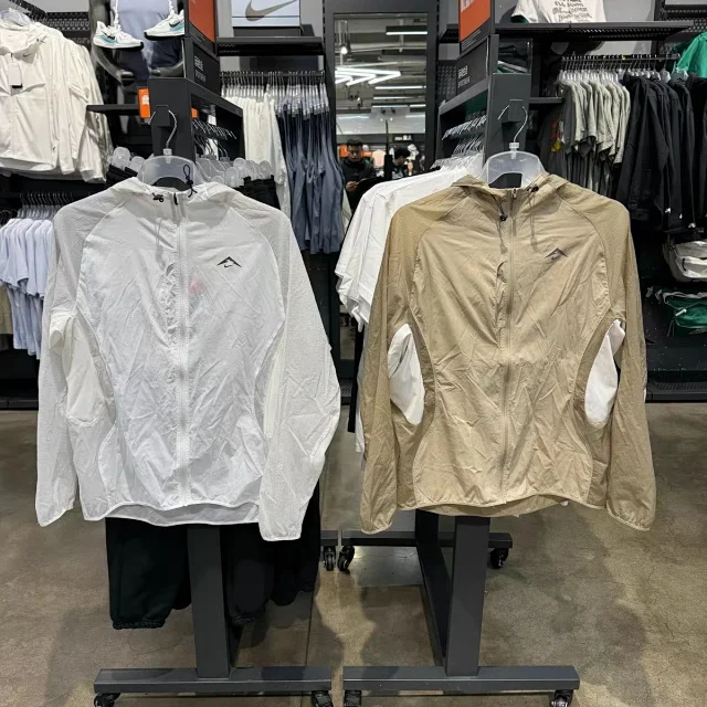 Nike Matching Sets Three-Piece Sportswear Set with Hooded Jacket, T-Shirt and Shorts product detail image 13