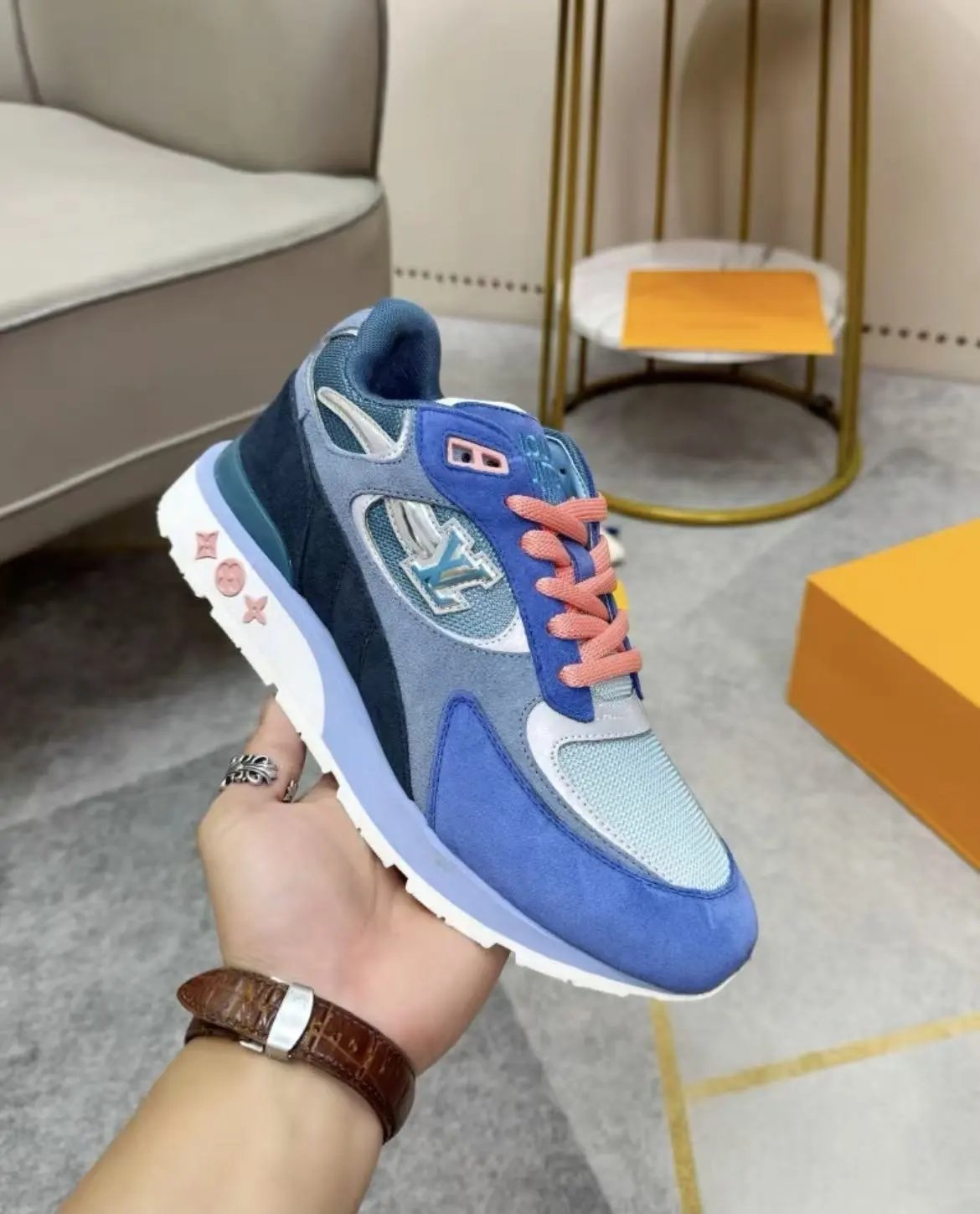 Louis Vuitton Sneakers Logo — 23