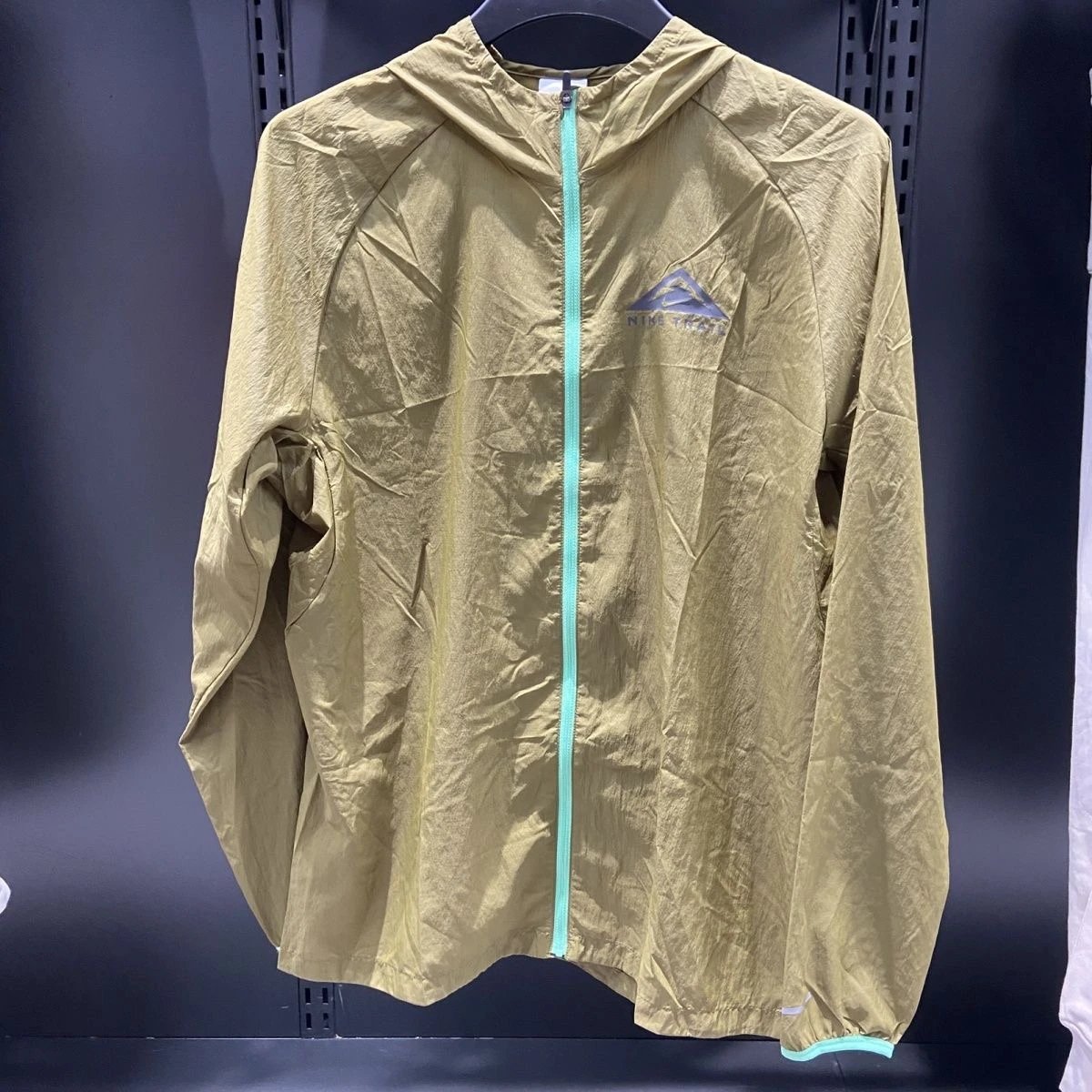 Nike Matching Sets Three-Piece Sportswear Set with Hooded Jacket, T-Shirt and Shorts — N-Cr TRAIL Quick-Dry Shirt, Yellow