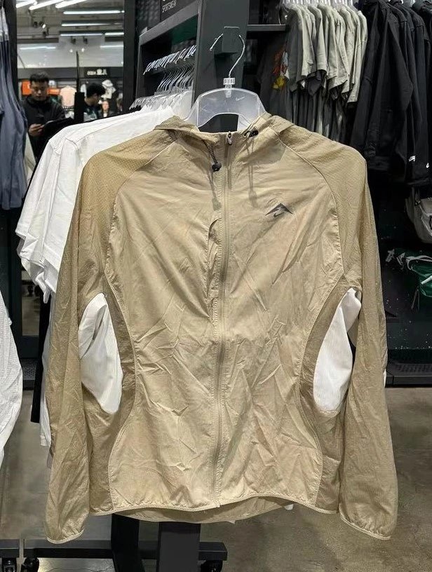 Nike Matching Sets Three-Piece Sportswear Set with Hooded Jacket, T-Shirt and Shorts — N-Cr TRAIL Quick-Dry Shirt Yellow-White