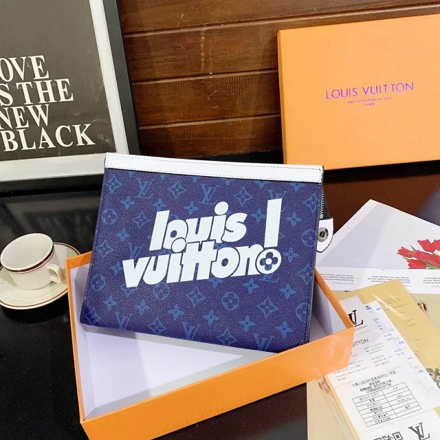 Louis Vuitton Crossbody Bags Embossed Monogram Chain Bag product detail image 4