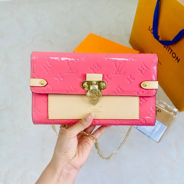 Louis Vuitton Crossbody Bags Embossed Monogram Chain Bag product detail image 11