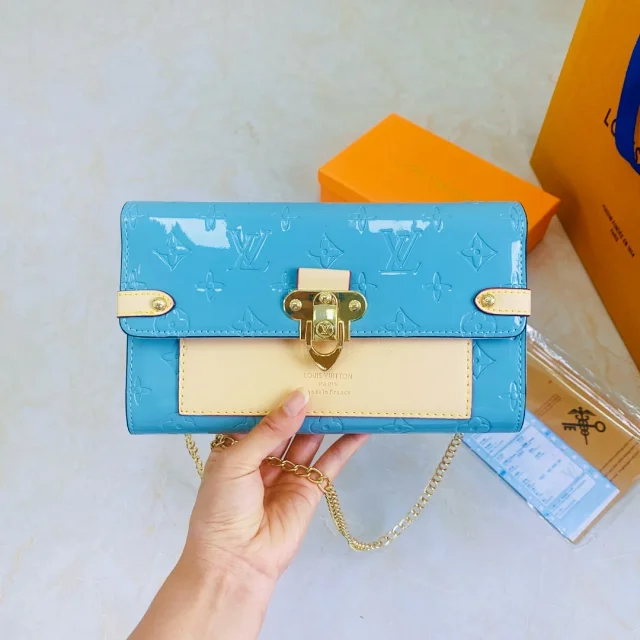 Louis Vuitton Crossbody Bags Embossed Monogram Chain Bag product detail image 12