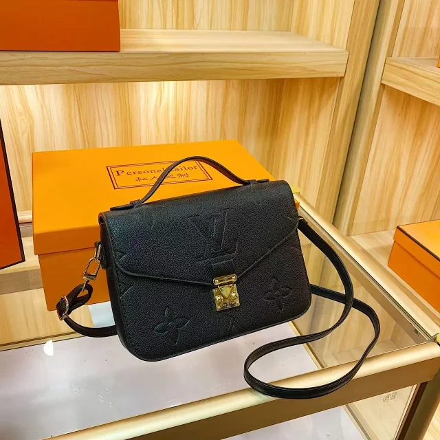 Louis Vuitton Crossbody Bags Embossed Monogram Chain Bag product detail image 3