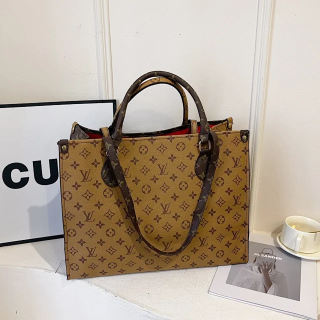 Louis Vuitton Crossbody Bags Embossed Monogram Chain Bag product detail image 2