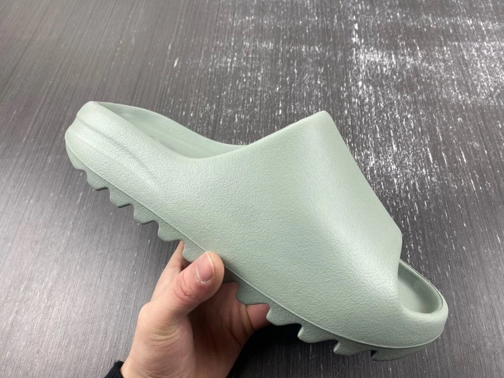 YE**ZY Slide