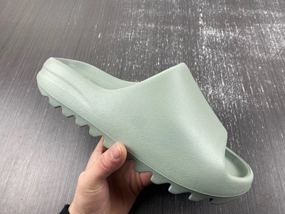 YE**ZY Slide