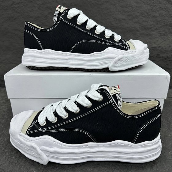 M@M@Y Canvas Sneaker