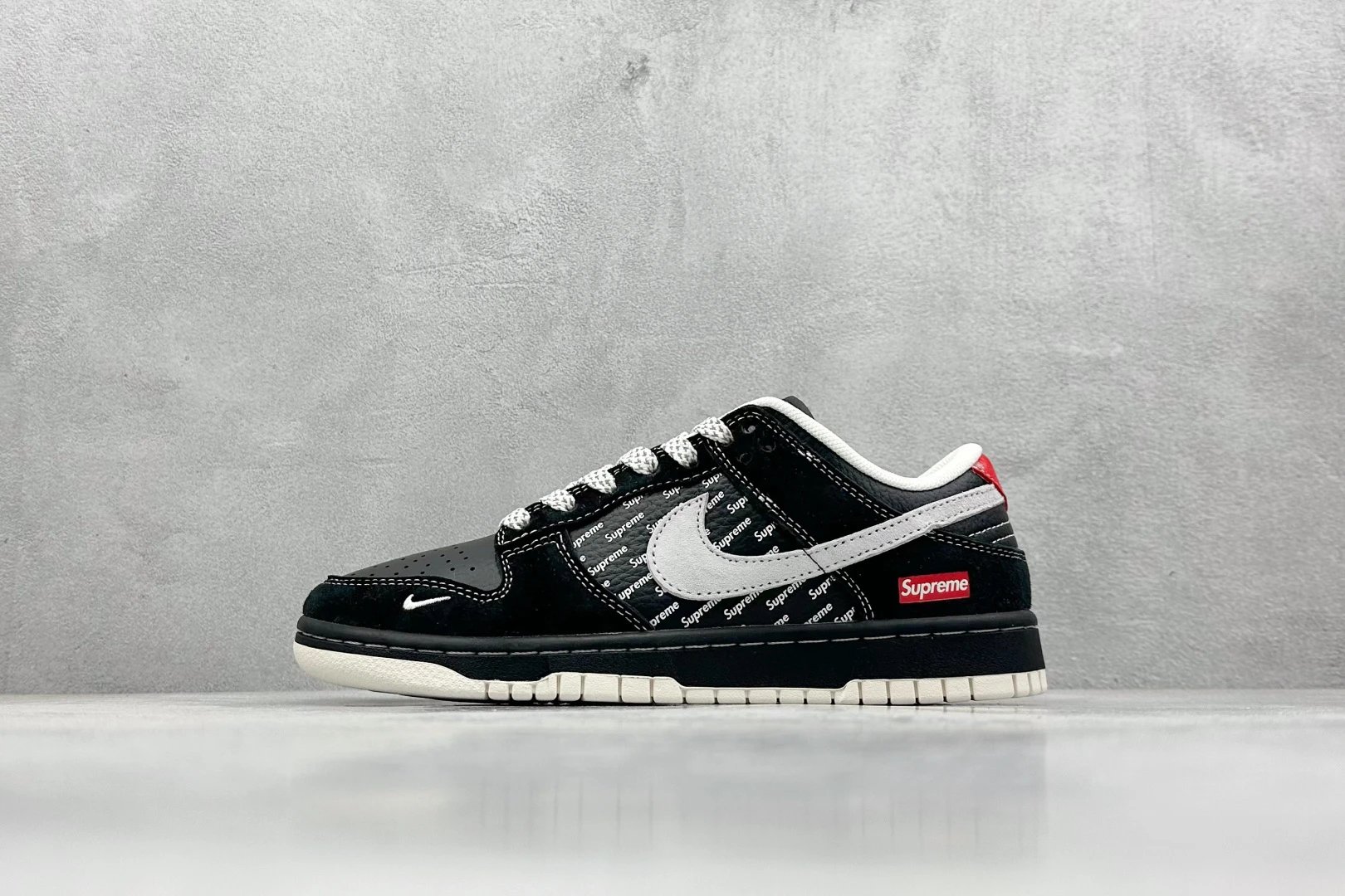 Nike Black White Low Top Skate Shoes