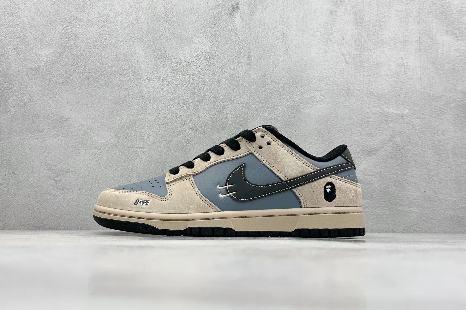 Nike Dunk Low Light Grey Skate Shoes