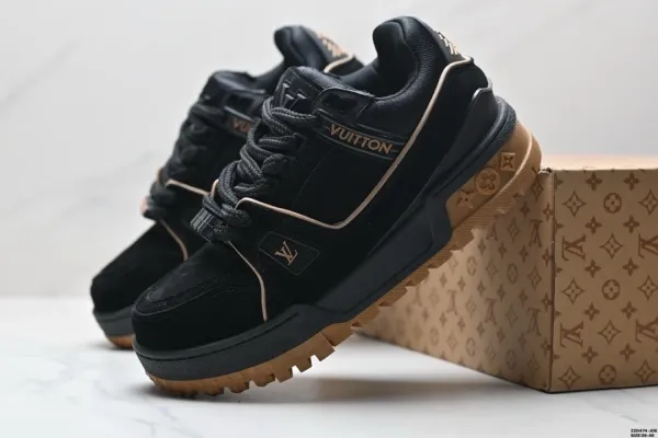Louis Vuitton Trainer Low Black and Gum Sneakers - 1