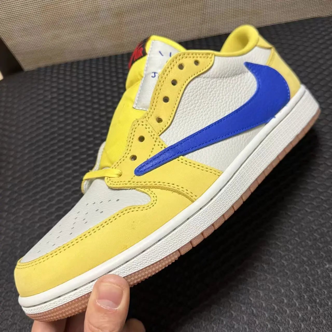 Jordan 1 Retro Low OG SP Travis Scott Canary HF4198-400