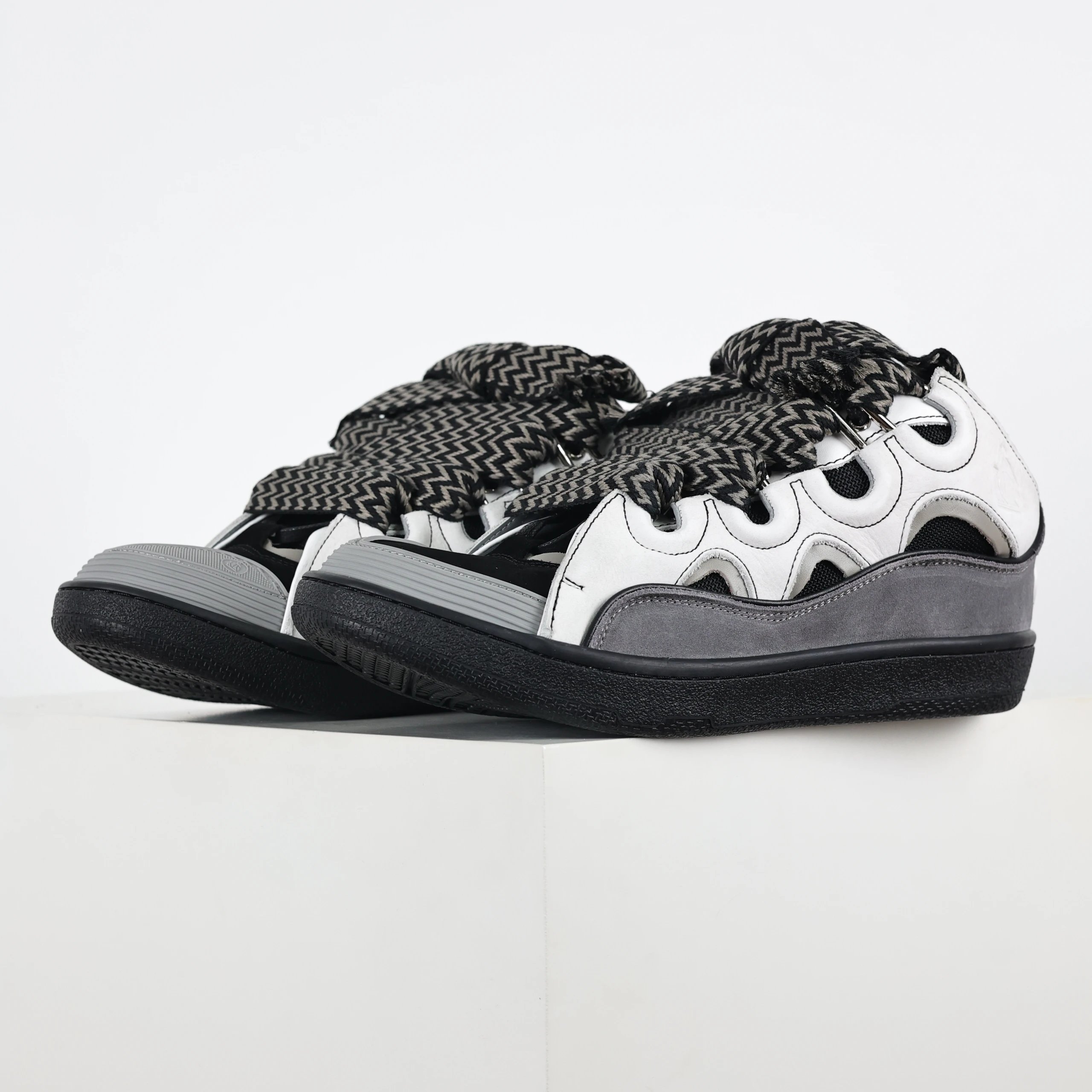 Langfan black and white grey bread shoes P240018