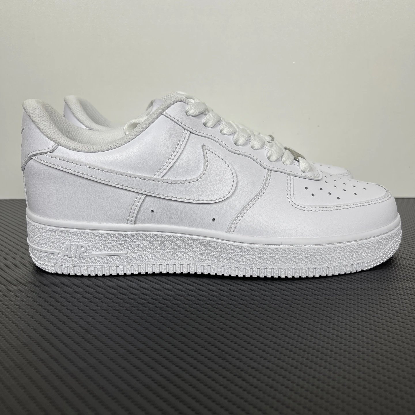 PB cost-effectiveness AF-1 pure white low cut CW2288-111