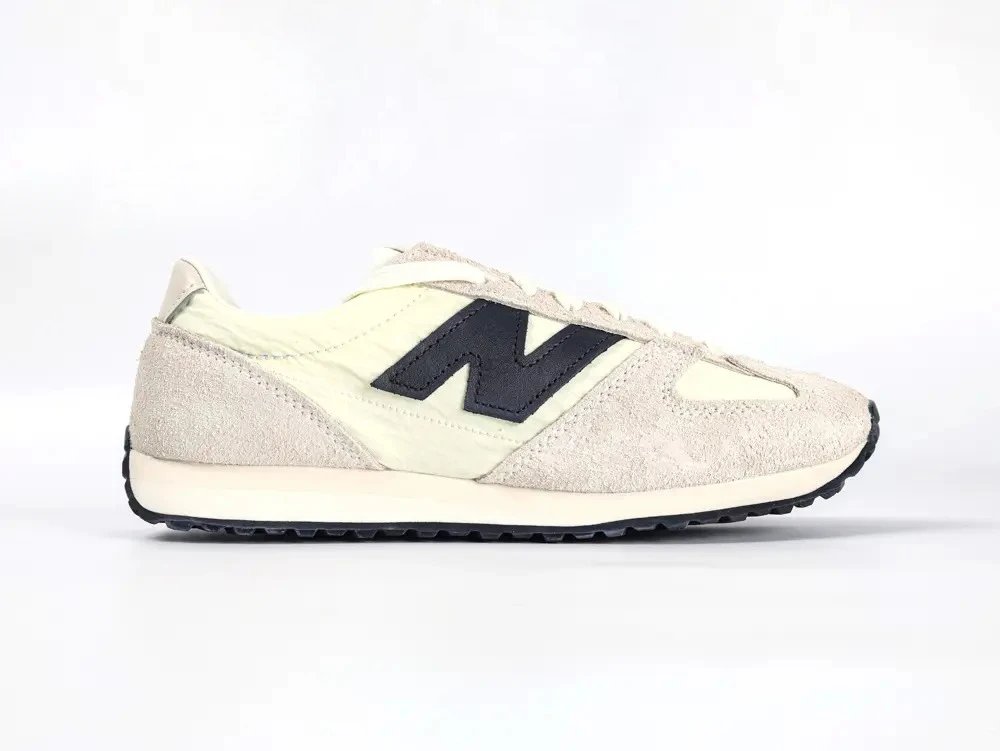 New Balance 237 Beige Black Sneakers