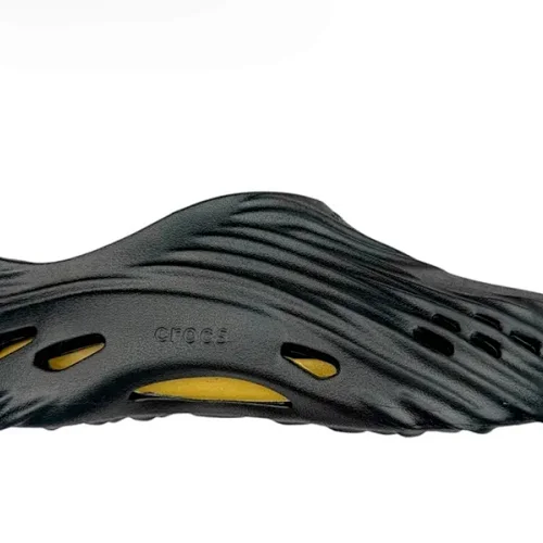 Crocs Echo Wave Clog Negro Amarillo