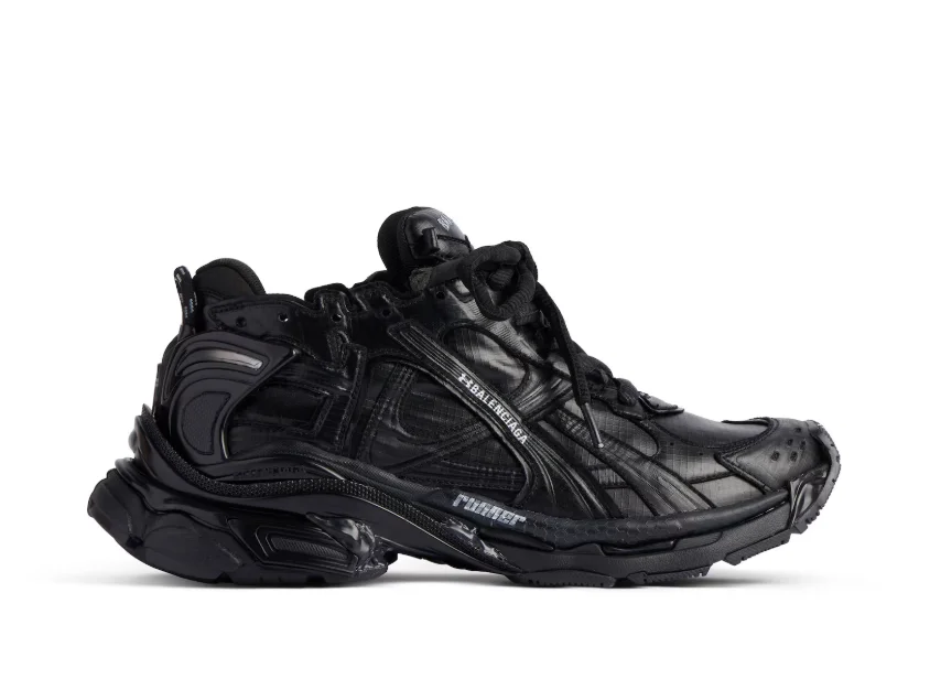Balenciaga Women's Under Armour Runner Ripstop Sneaker en Negro
