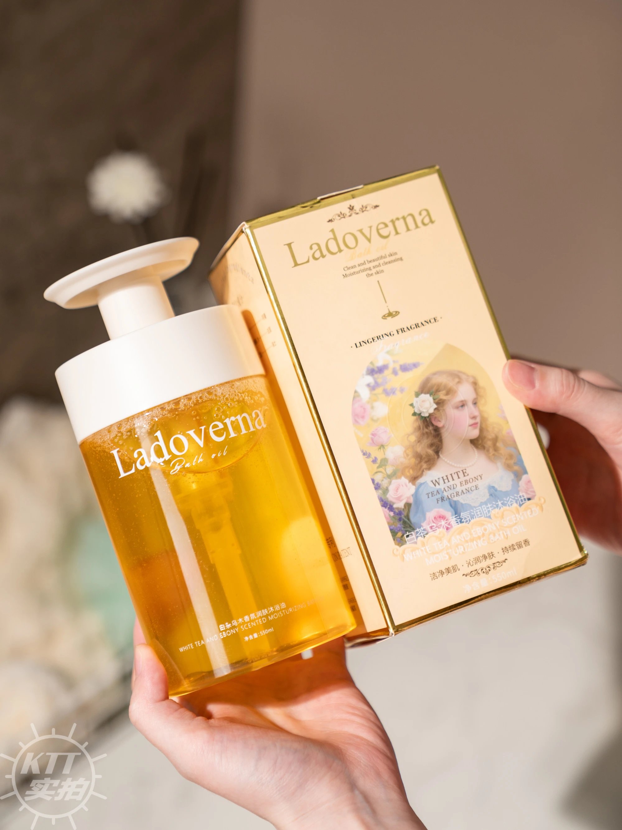 2 large bottles of 39.9 Fat D hot selling hot selling item [Ladoverna White Tea Ebony Bath Oil] for autumn and winter, nourishing the skin with oil and washing out milk skin. 1 bottle=shower gel ➕ Body lotion ➕ Makeup remover oil fume amide+citric acid+triple essential oil 3y207