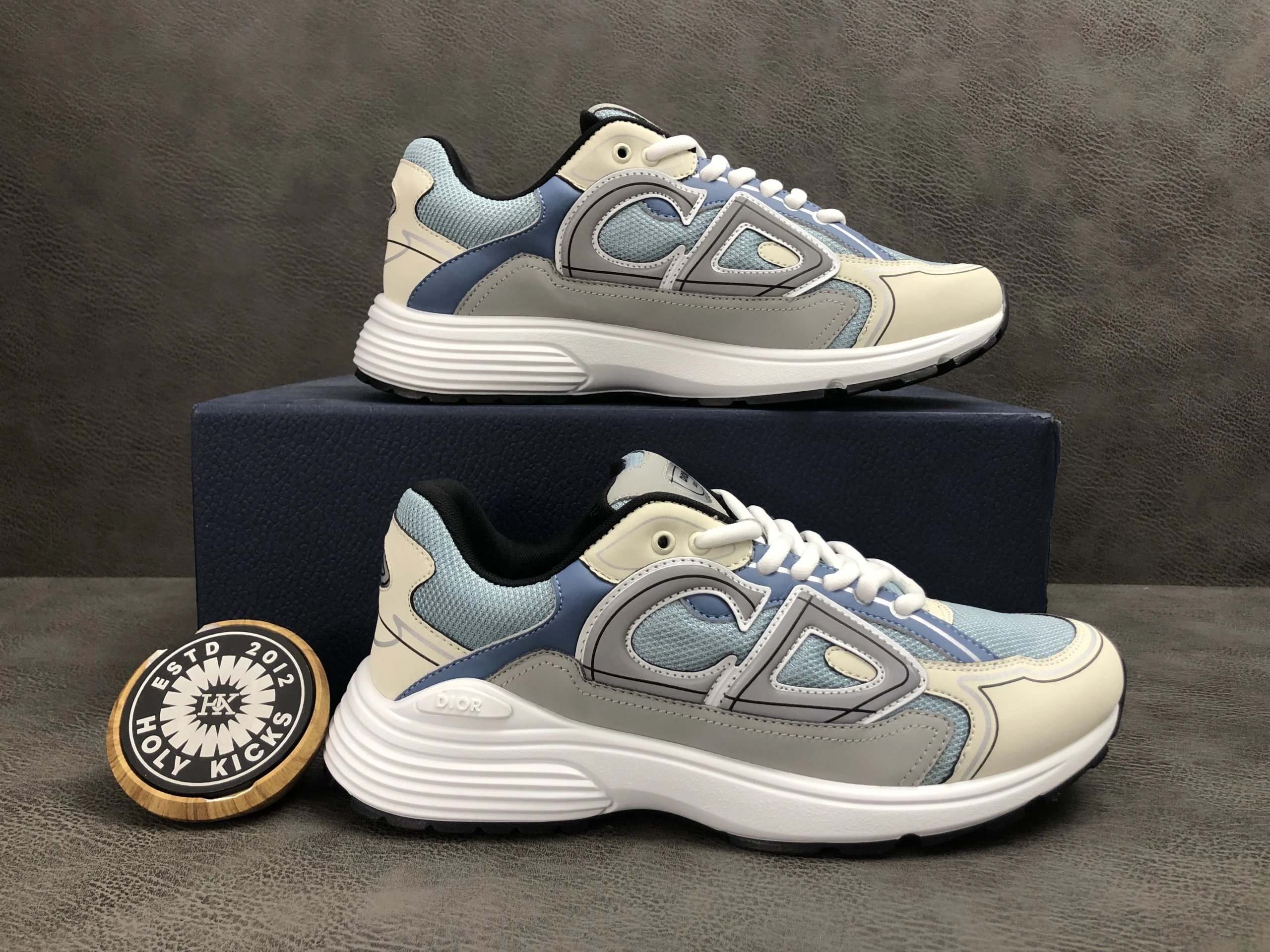 560 BLUE,GREY&WHITE