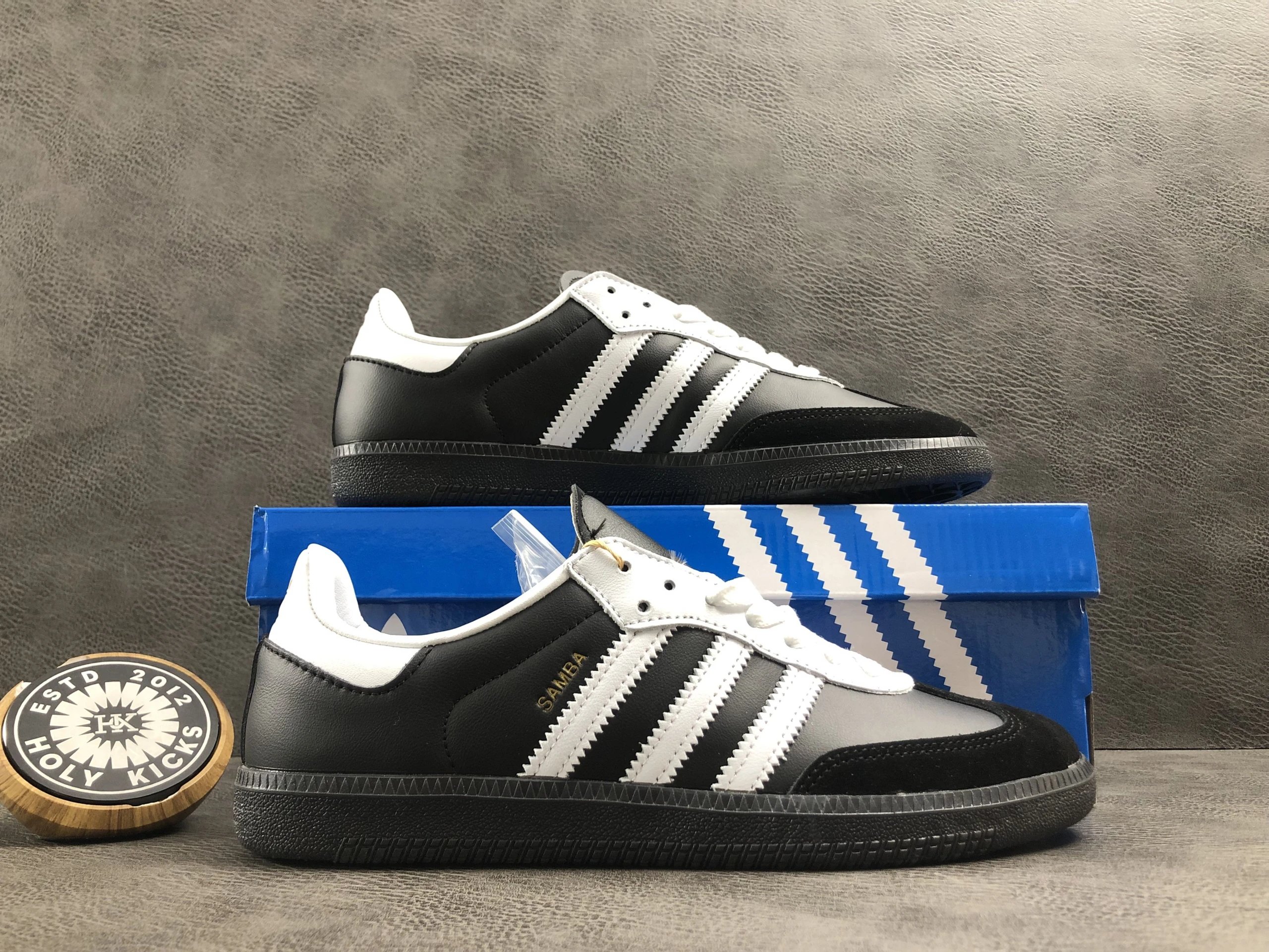 BLACK/WHITE/COLDEN JP5282