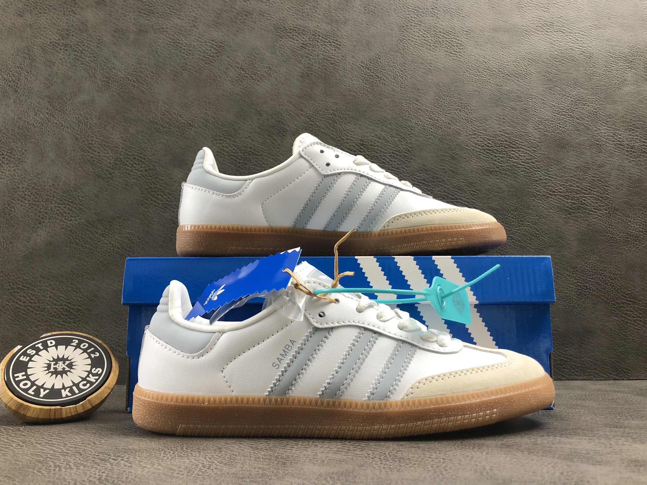 WHITE IE0877
