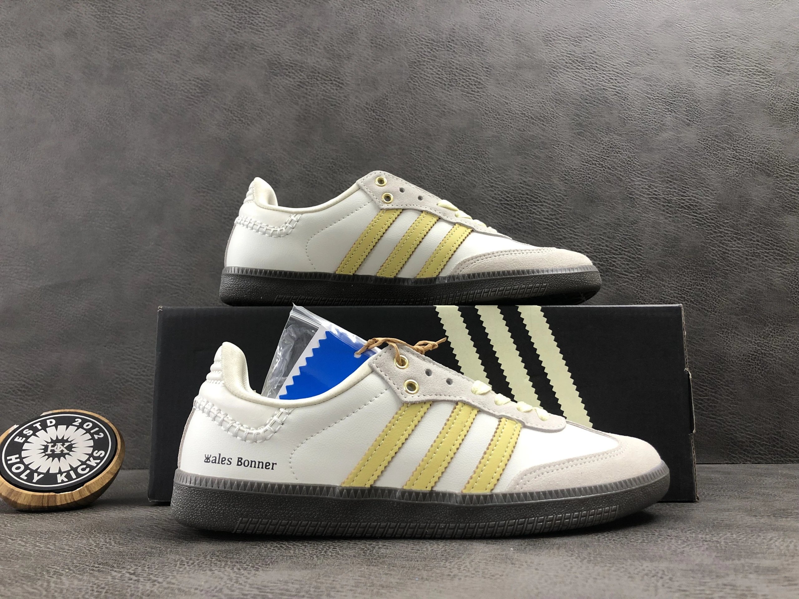 White brown ID0217