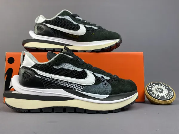 Nike x Sacai Vaporwaffle Black / White / Green Sneakers Chunky Sneakers - 1