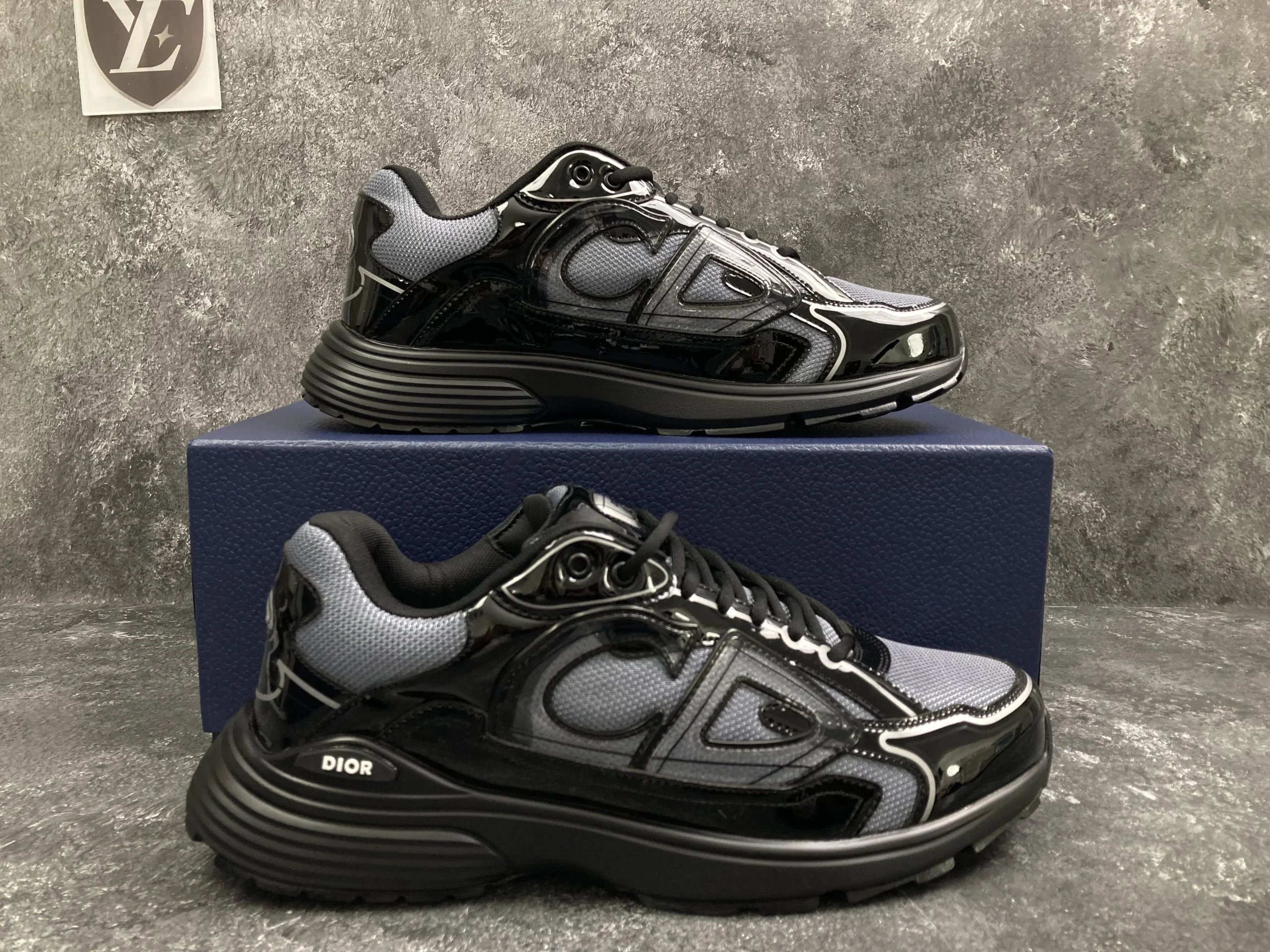 981 LIGHT GREY/BLACK