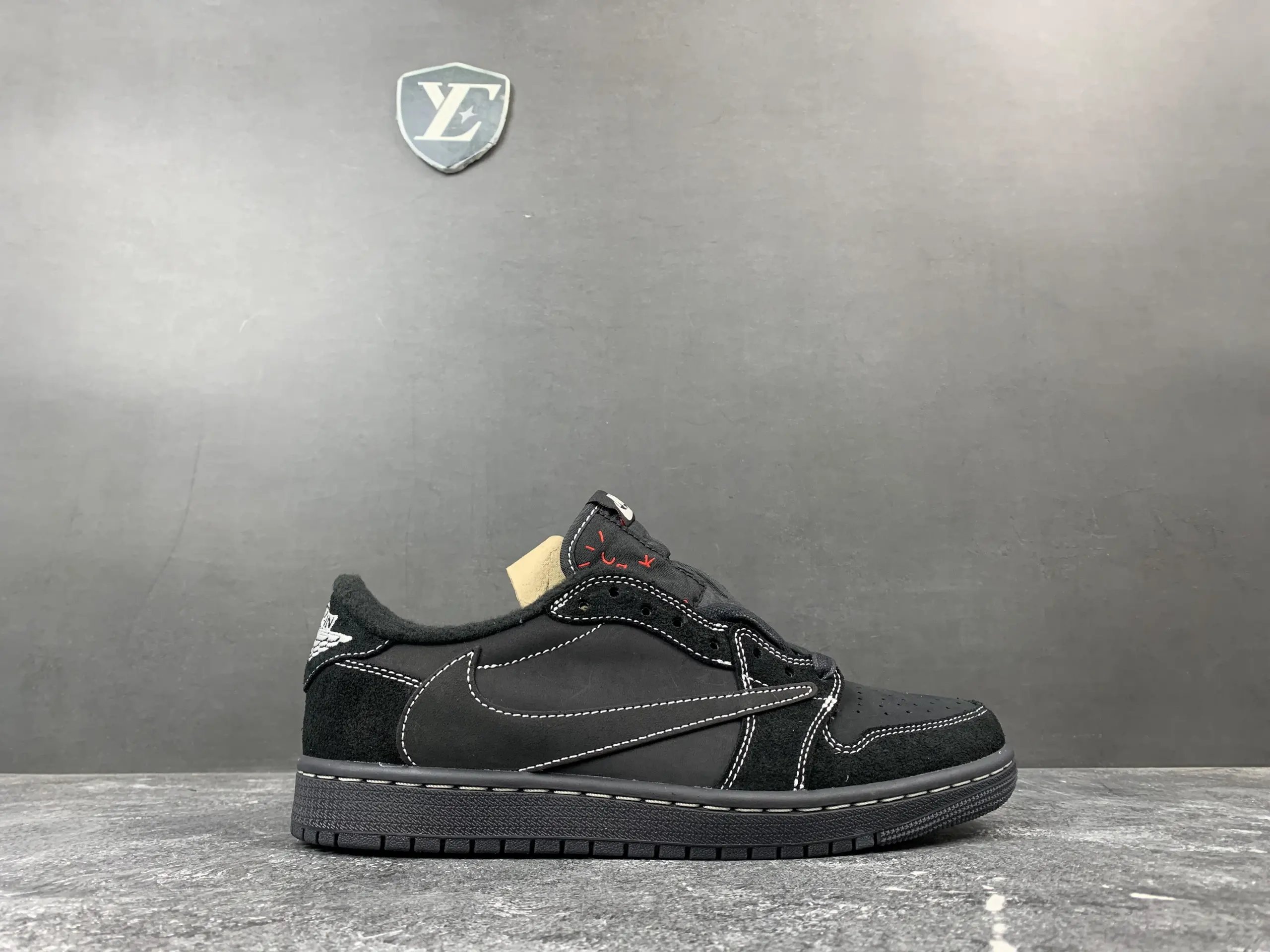 Air Jordan 1 Retro Low OG SP photo 5