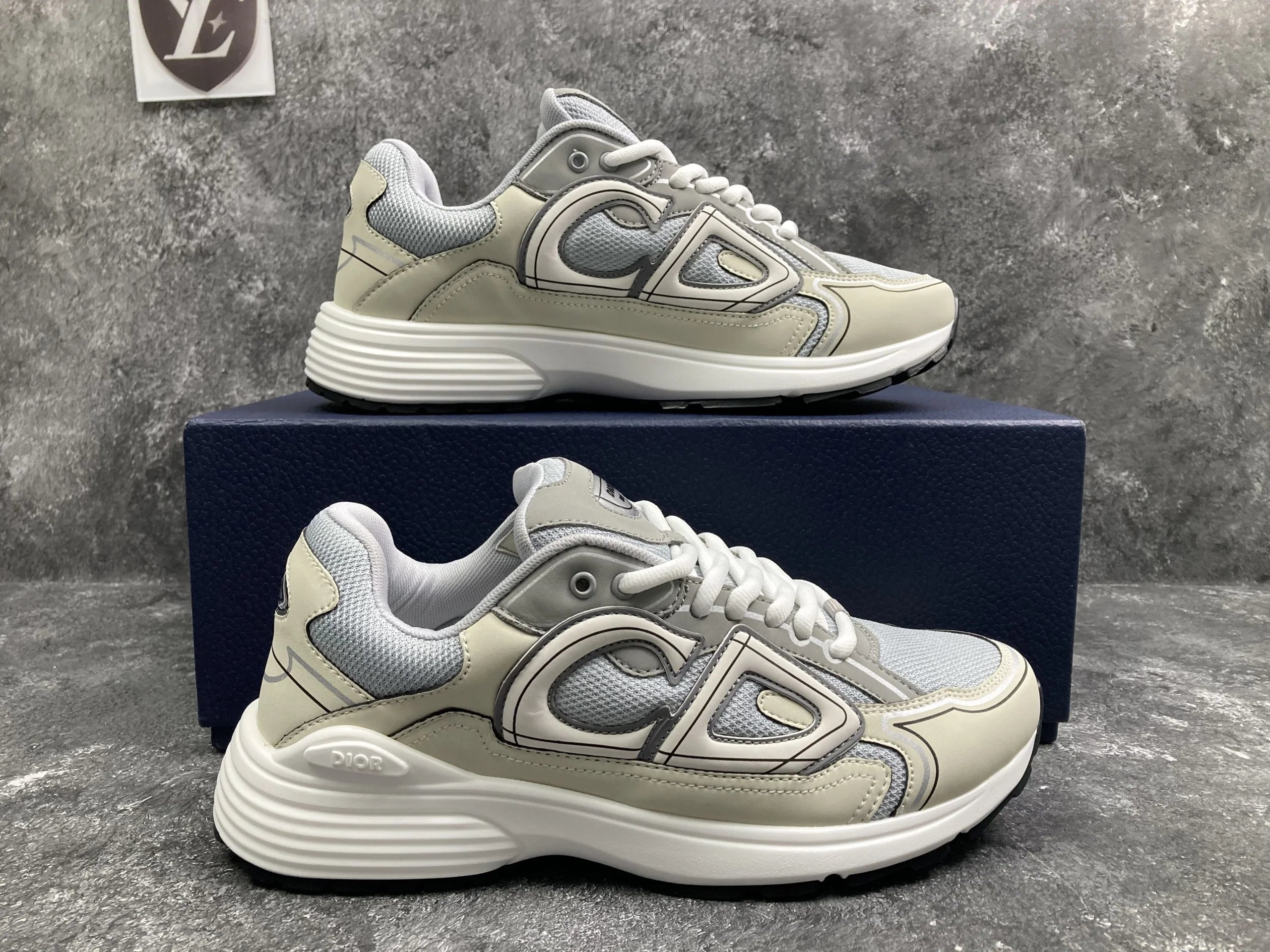 860 GREY/BEIGE