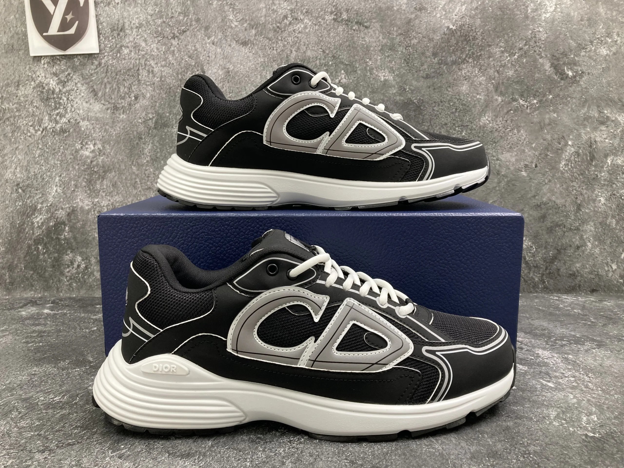 BLACK/GREY