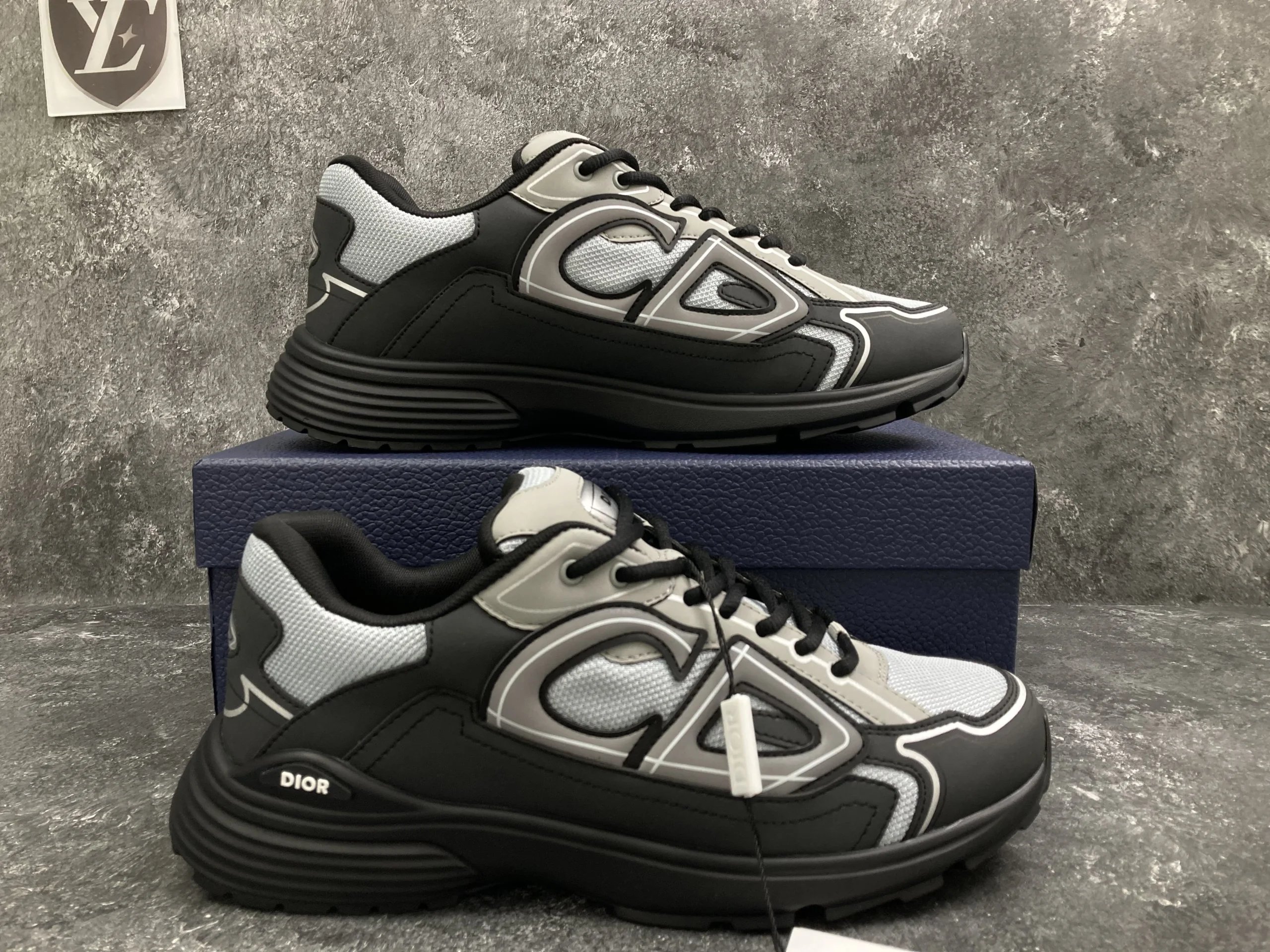 161 BLACK/GREY