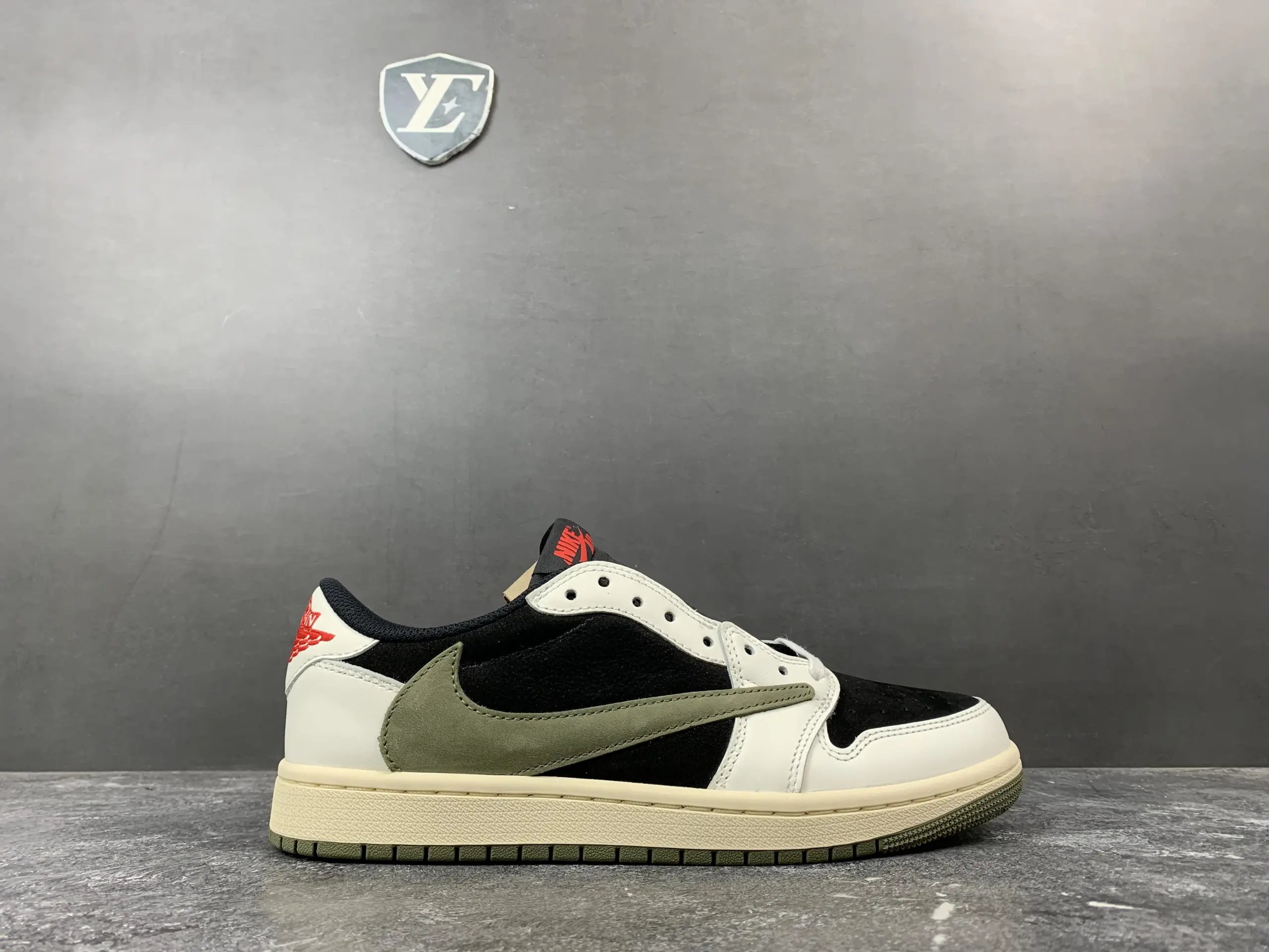 Air Jordan 1 Retro Low OG SP photo 4