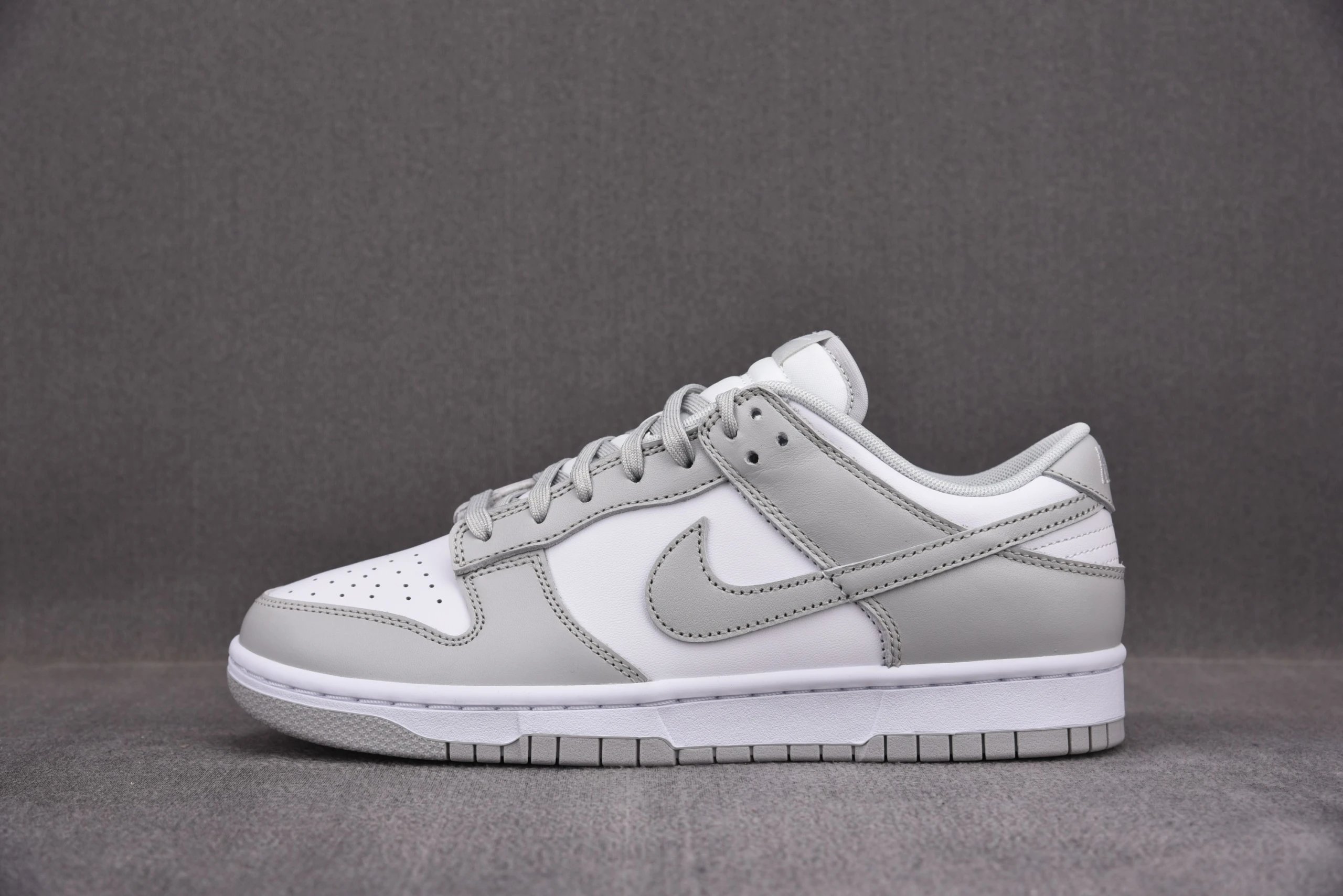 Off-White x Nike Dunk Low photo 3