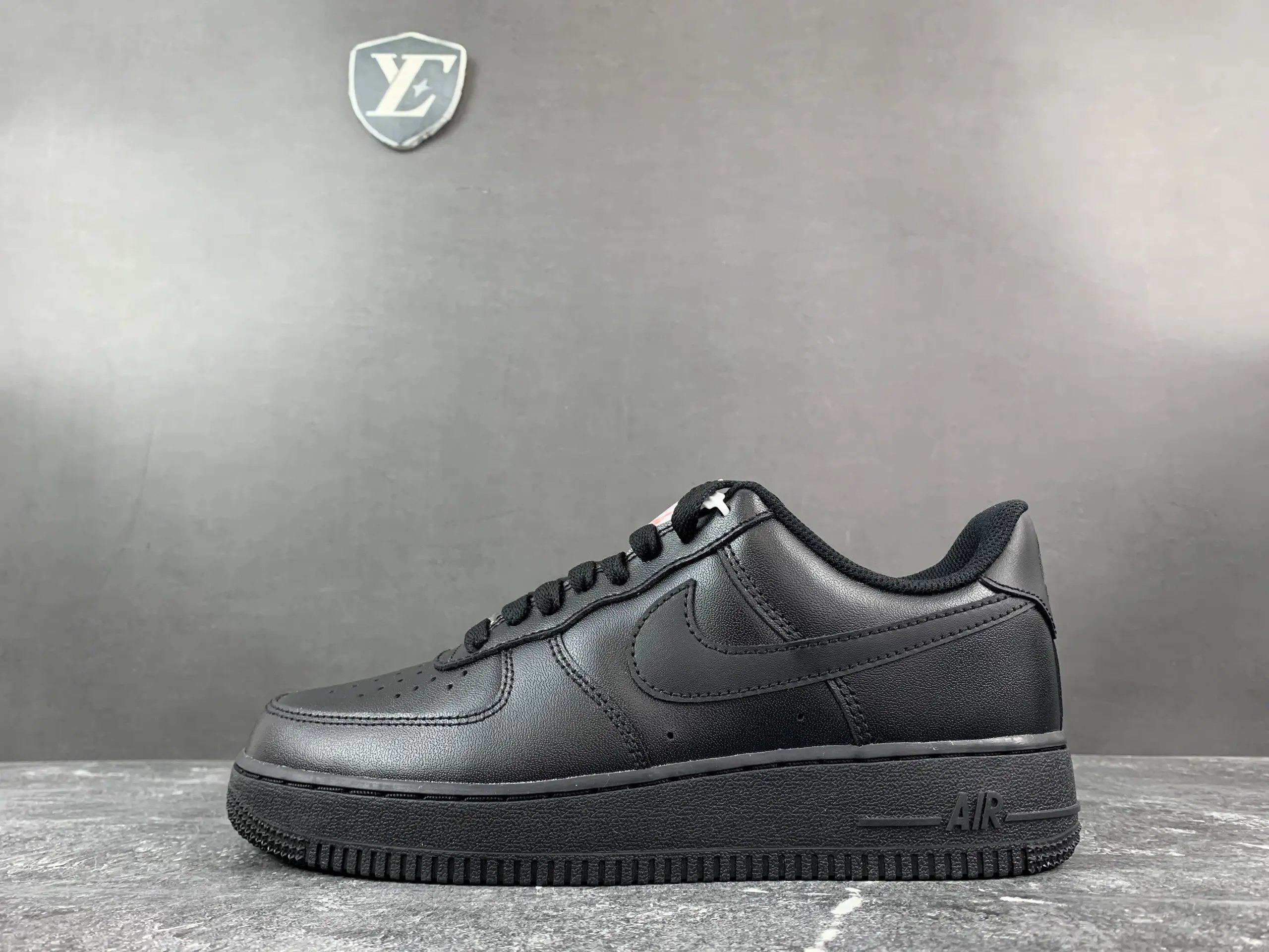 Air Force 1 Low Black CW2288 001