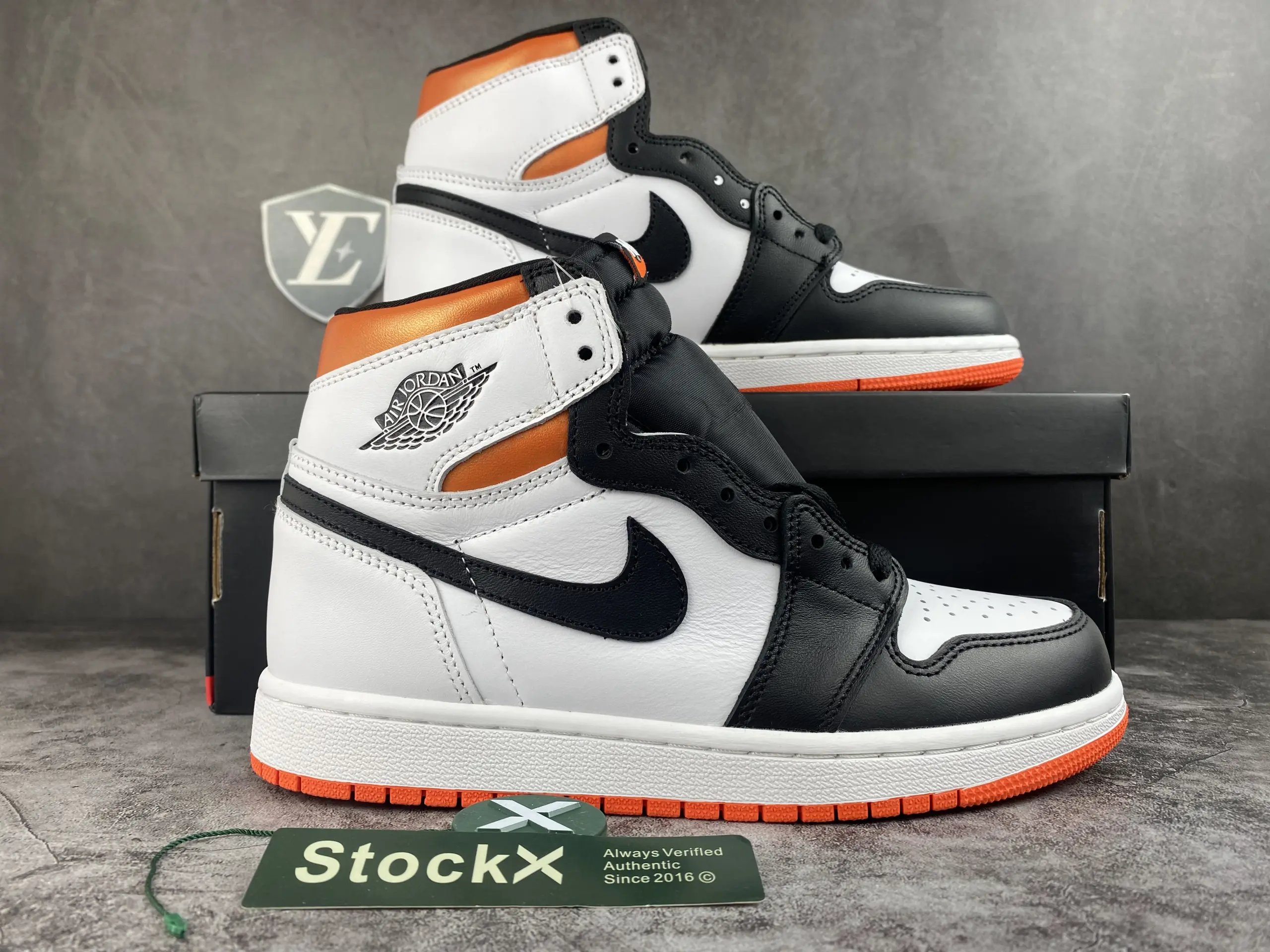 Orange 555088 180