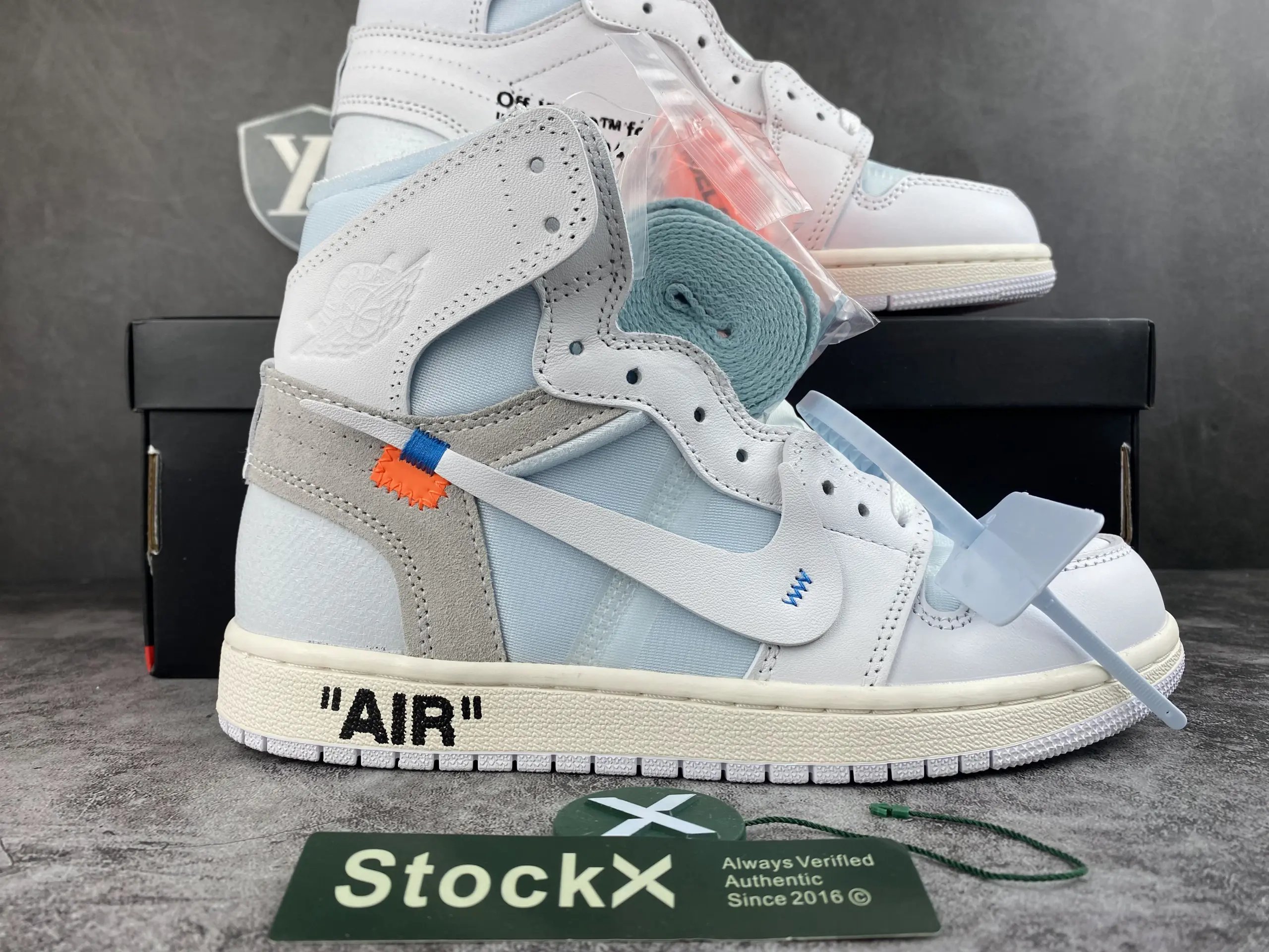 White AQ0818 100